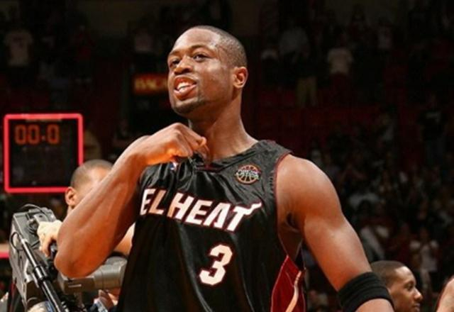 世体：法兰克福球迷在诺坎普制造骚乱，巴萨要求经济赔偿（世体：法兰克福球迷在诺坎普引发骚乱，巴萨拟索赔）