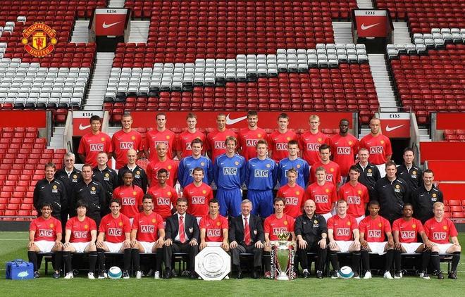 球星突破防线制造绝佳机会（球星强突撕裂防线创造黄金机会）