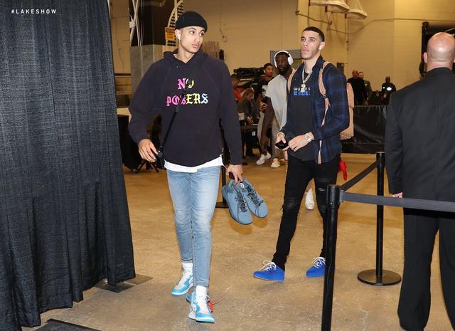 双核联手爆发！哈登&伦纳德首节得分都上双（双星同耀！哈登与伦纳德首节齐取两位数）