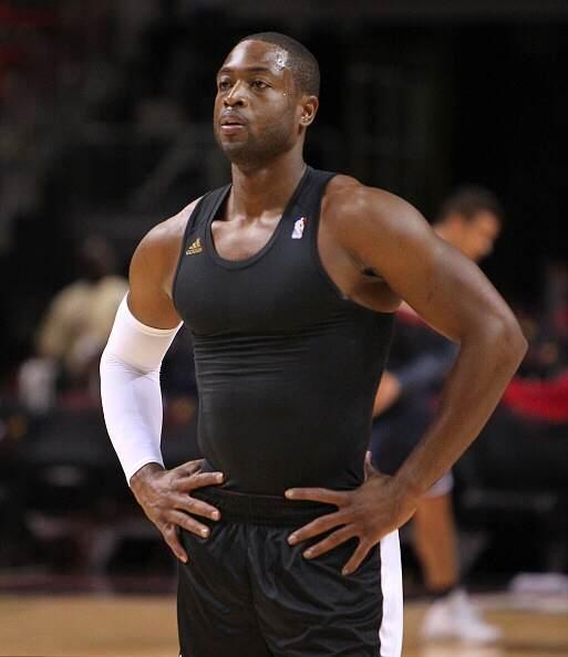 球迷怒喷后蹇韬回应：输球又怎么样？随后被韦世豪、甘超拦下（遭球迷怒斥，蹇韬回怼：输球又如何？韦世豪、甘超上前劝阻）