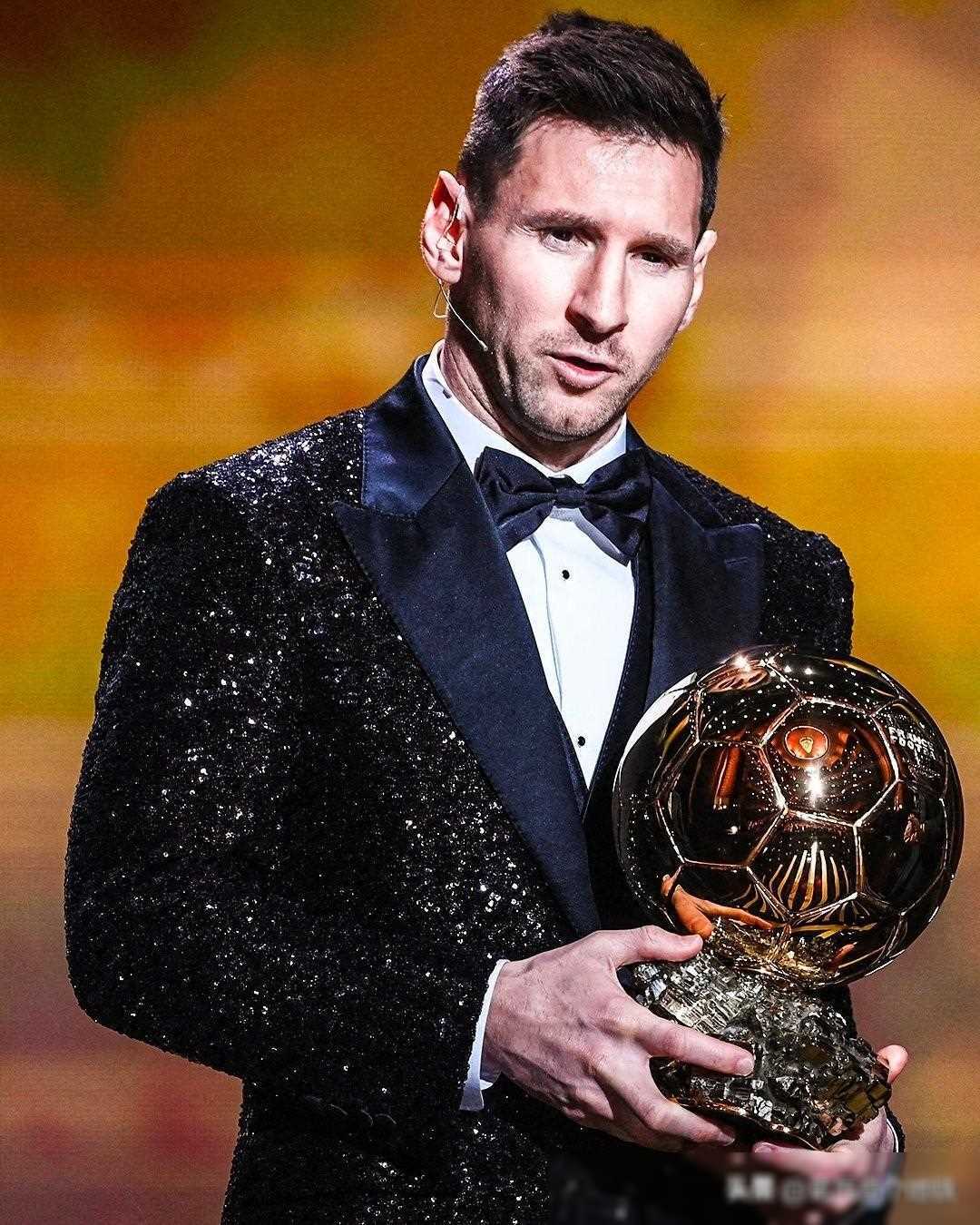 超越老穆勒！凯恩成为德甲历史上最快达成十次帽子戏法的球员（凯恩超越盖德·穆勒，创德甲最快达成10次帽子戏法纪录）