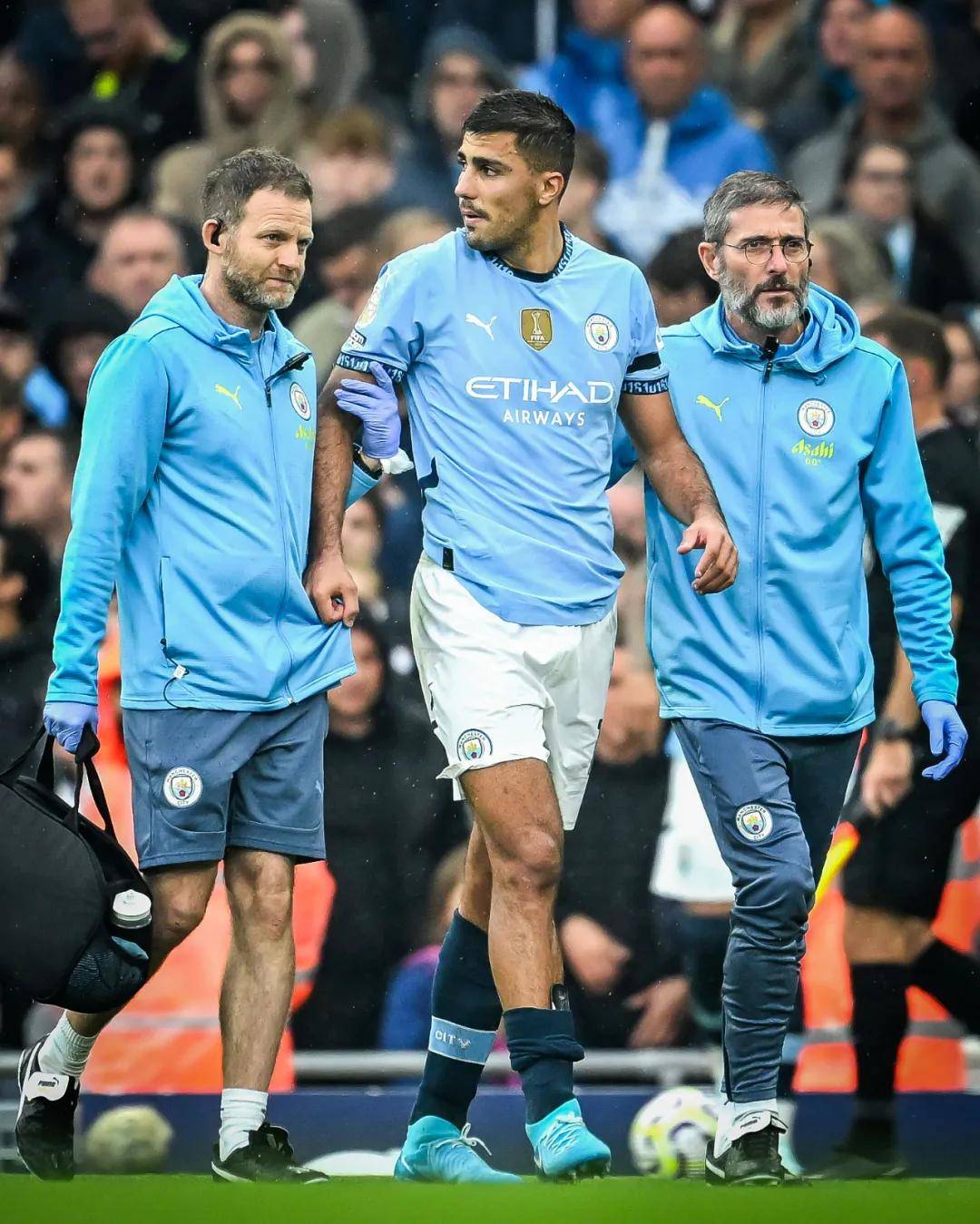 手感不佳！希罗半场11中2拿10分，正负值-14全场最低（状态低迷！希罗半场11投仅2中取10分，正负值-14全场垫底）