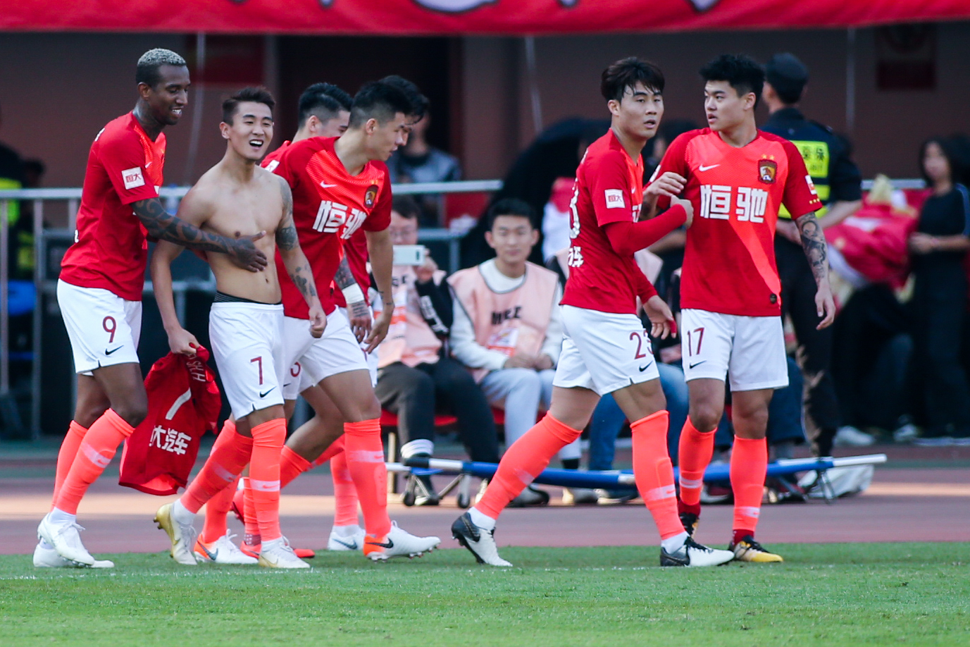 男子冰壶：中国5-2复仇菲律宾，三连胜稳居榜首，剑指冬奥