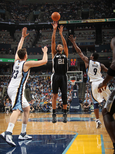 TA：利物浦签不下伊萨克也不会盲目买人；斯洛特想补充中后卫（TA：即便无缘伊萨克，利物浦也不盲目引援；斯洛特盼补强中后卫）