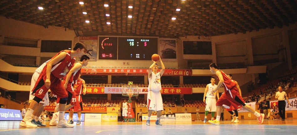 孔帕尼谈轮换：有人问球员们能否踢满每场比赛？当然不可能（孔帕尼谈轮换：球员不可能场场踢满）