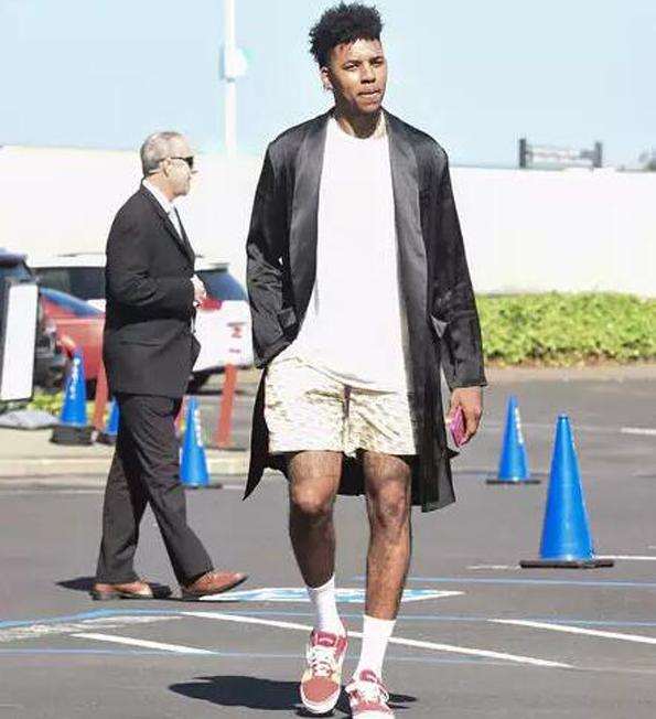 巴洛特利：现在的足球对抗更激烈，我认为自己仍能有出色表现（巴洛特利：当今足球对抗更强，但我依然能踢出高水准）