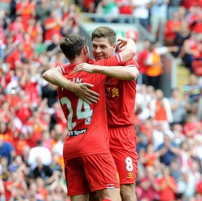 皇马本泽马梅开二度助球队取胜（本泽马独中两元助皇马全取三分）